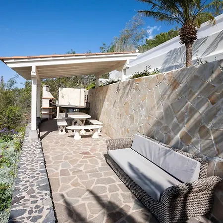 Hoyagrande Sleeps 10 With Pool Air Con And Wifi Willa
