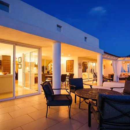 Hoyagrande Sleeps 10 With Pool Air Con And Wifi Willa