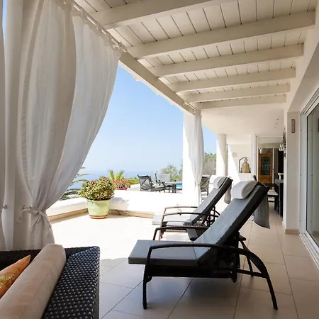 Hoyagrande Sleeps 10 With Pool Air Con And Wifi