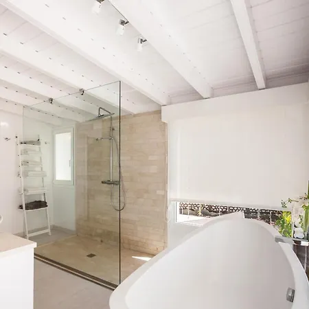 Hoyagrande Sleeps 10 With Pool Air Con And Wifi Willa